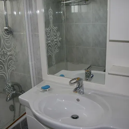 Express Court Apartment